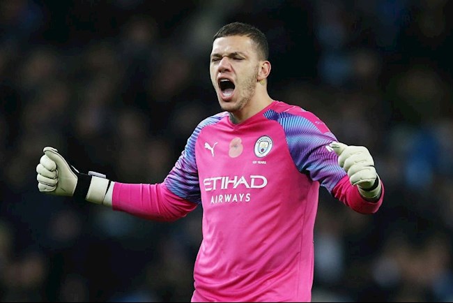 Ederson Moraes giữ khung thành vô cùng chắc chắn